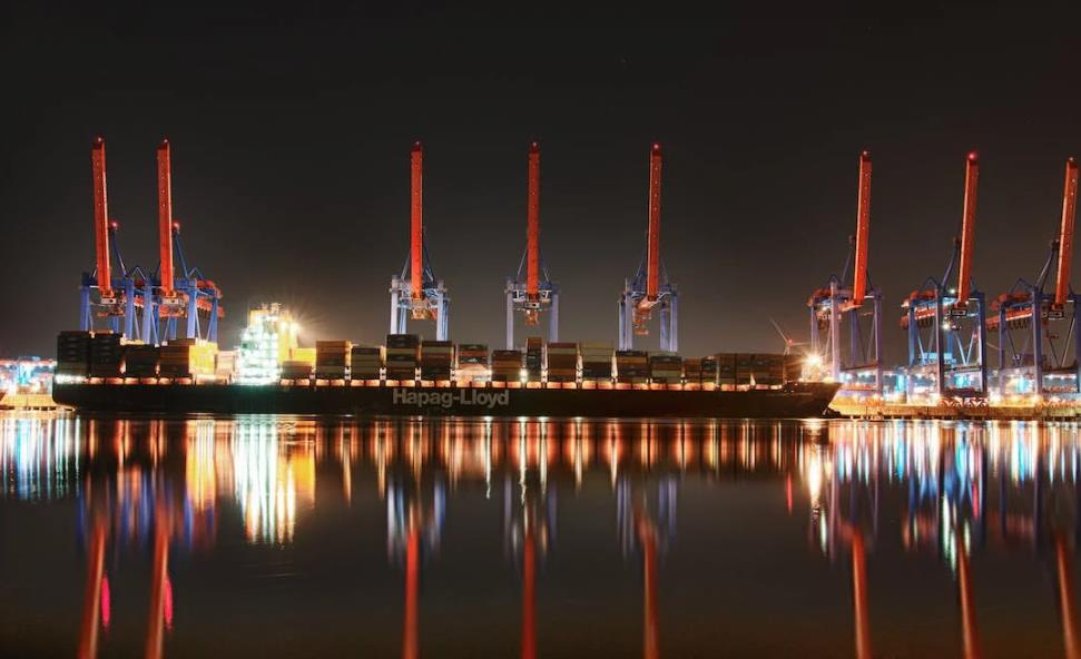 全球集装箱船闲置情况加剧？